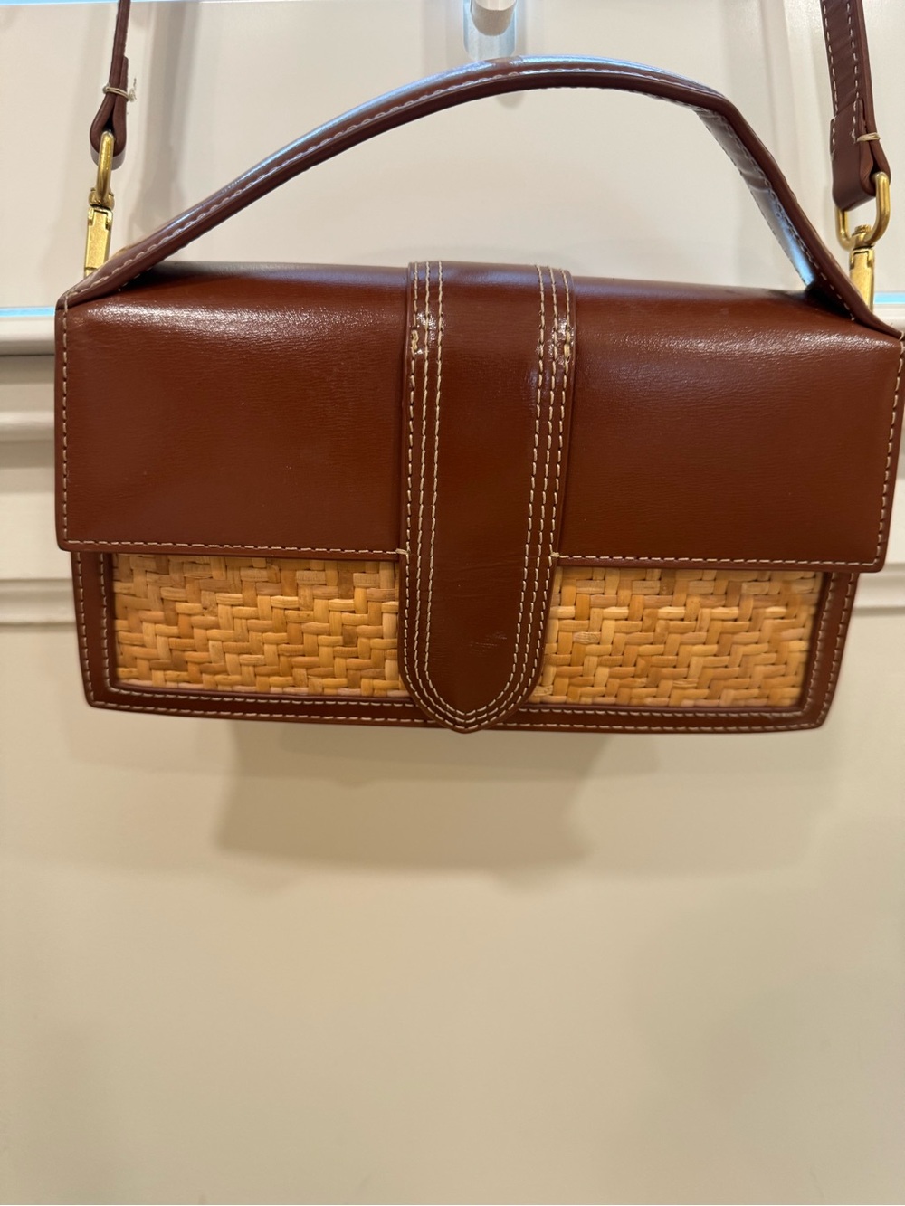 EUC J. McLaughlin Tan Leather and Natural Woven Shoulder Bag - Picture 2 of 9